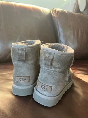 UGG Short Shearling-Lined Suede Boots in Grey